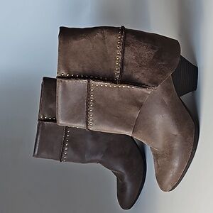 Fergie Booties NWT